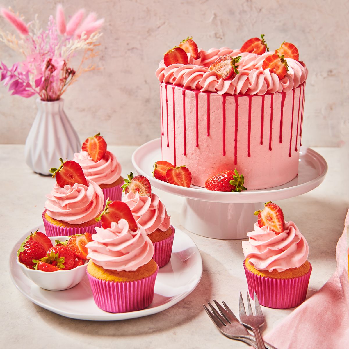 15467-funcakes-enchanted_cream-erdbeere-tortencreme-strawberry-900g-F11245_2