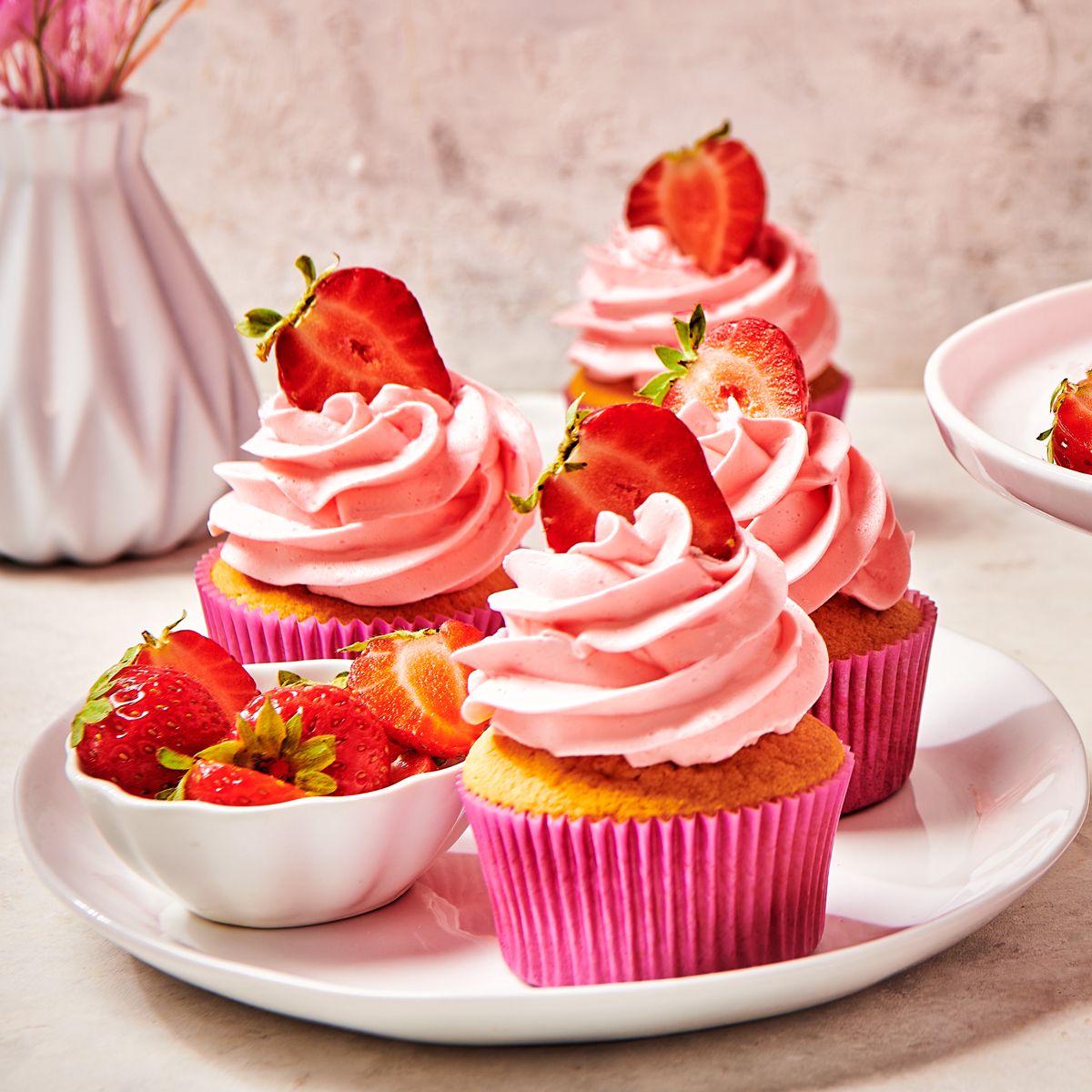 15466-funcakes-enchanted_cream-erdbeere-tortencreme-strawberry-F11240_4